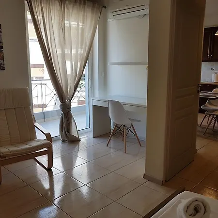 Errathens Zephyr - Center, 3 Bd, 1 Bath